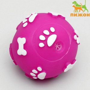 Мячик пищащий "Лапки" для собак, 5,5 см, фуксия