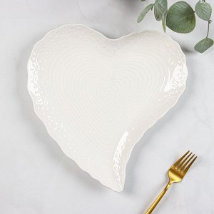 Блюдо керамическое сервировочное «Сердце», 30x28x3 см, цвет белый