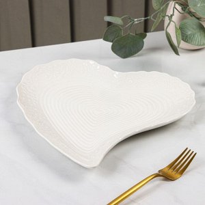 Блюдо керамическое сервировочное «Сердце», 30x28x3 см, цвет белый