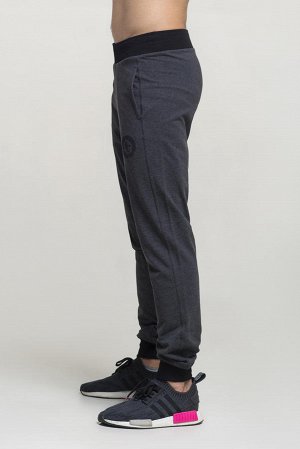 Брюки Ткань:Futer б/н,мужские брюки на поясе с карманами и манжете