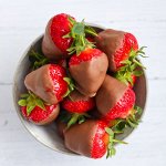 Орехи, фрукты в шоколаде