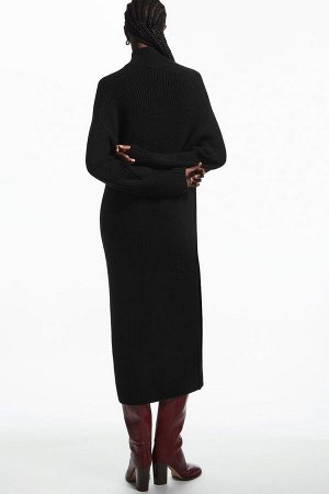 Черное трикотажное платье из шерсти