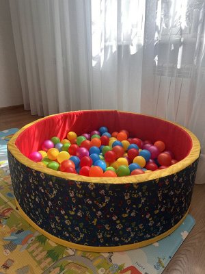Продам бассейн с шариками