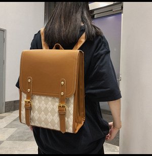 Рюкзак женский, коричневый, с принтом и декоративными ремешками, длина 26см, высота 32см, ширина 13см