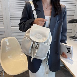 Рюкзак женский, белый, с дополнительными накладными карманами, длина 24см, высота 27см, ширина 11см