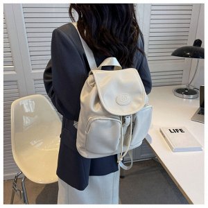 Рюкзак женский, белый, с дополнительными накладными карманами, длина 24см, высота 27см, ширина 11см