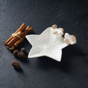 Блюдо керамическое сервировочное «Голубки на цветочке», 14x13,5x4 см, цвет белый
