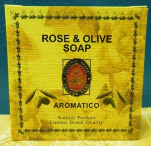 Мыло Натуральное ароматное мыло с экстрактом Розы и оливковым маслом, витаминами Е и С. Подходит для чувствительной и сухой кожи. С увлажняющим эффектом.