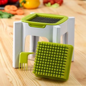 Овощерезка универсальная с контейнером Доляна Fresh Cook, 3 сменные насадки и пушер, 14.5x14.5x21 см, бело-зелёная