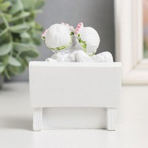Фигурка «2 ангелочка в розовом веночке на скамейке», 8x7x5 см, МИКС
