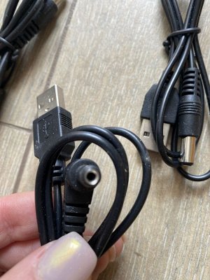 Провод USB Подойдет для проекторов Звездое небо и некоторых других. При помощи этого кабеля могут работать не от батареек, а от сети (через блок питания) или компьютера/ноутбука.