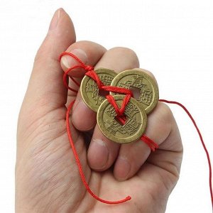 Талисман Три монеты на нити, монета 22 мм
