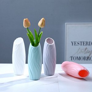 Ваза МАТЕРИАЛ ПЛАСТИК, РАЗМЕР 20*5.5СМ Эта пластиковая ваза для цветов не бьется, она прочна и подходит для украшения вашего дома в гостиной.