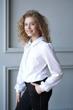 Нарядная блузка для девочки выполнена из текстиля