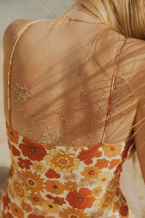 Оранжевый купальник-бикини с цветочным принтом