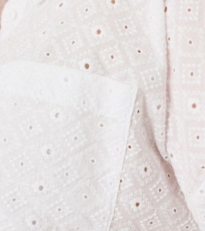 Блузка Рост: 164 см. Состав ткани: Хлопок/cotton100%. Удлиненная легкая блузка белого цвета – лучший вариант для комбинации с джинсами, брюками, юбками. Стильный дуэт подойдет для работы в офисе, встр