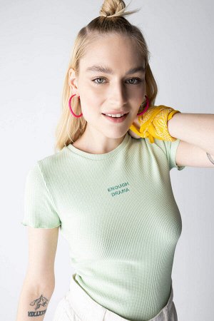 Приталенная футболка с круглым вырезом и квадратным текстурированным принтом с коротким рукавом