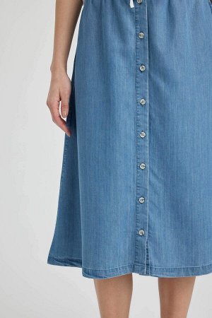Джинсовая юбка-миди трапециевидной формы
