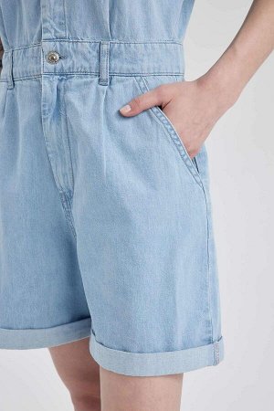 Короткий джинсовый комбинезон с воротником-стойкой
