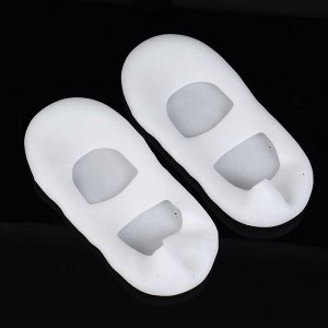 Носочки для педикюра, силиконовые, с лямкой, 16 × 9 см, размер M, цвет белый