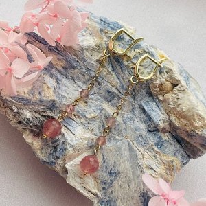Серьги на цепочке из Клубничного кварца