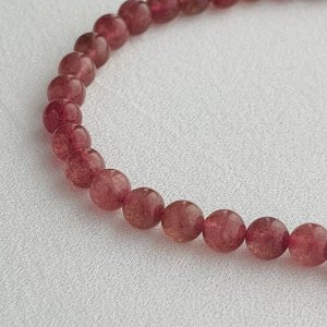 Бусы из Клубничного кварца