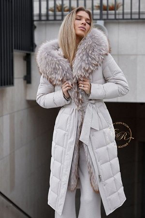 Пуховое пальто с густым мехом енота