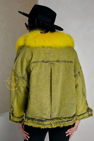 Лимонная джинсовая куртка с мехом