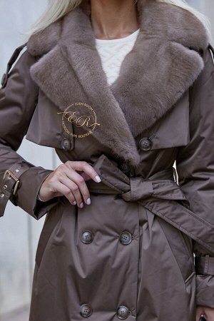 Демисезонное пальто с норковым воротником