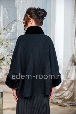 Чёрное укороченное пальто