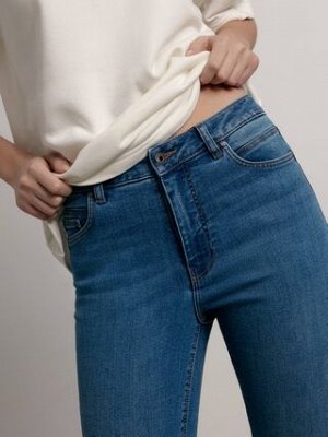 Классические джинсы skinny с высокой посадкой