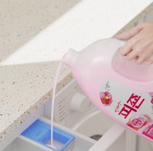 Кондиционер для белья с ароматом розы Pigeon Rose Softener 3100мл, бутылка