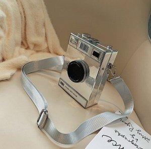 Маленькая сумка в форме камеры