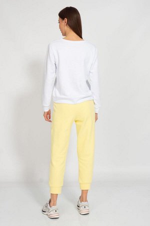 Костюм Костюм Kivviwear 40784079/19 белый/желтый 
Состав: ПЭ-24%; Хлопок-70%; Эластан-6%;
Сезон: Лето
Рост: 170

Костюм. Классический свитшот с логотипом BALANCE (на однотонах), укороченной модели. Б
