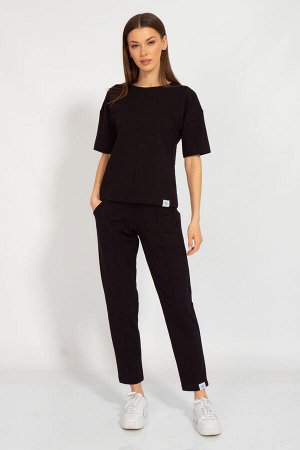 Костюм Костюм Kivviwear 30363109/01 черный 
Состав: Хлопок-92%; Эластан-8%;
Сезон: Лето
Рост: 170

Костюм с брюками средней посадки с отделкой в виде канта по деталям переда и карманами в боковых шва
