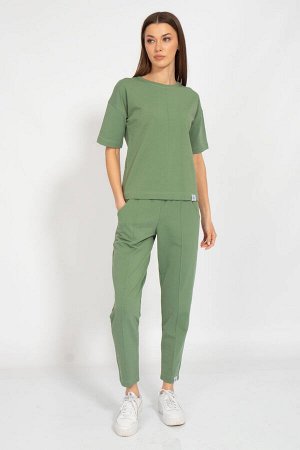 Костюм Костюм Kivviwear 30363109/04 хаки 
Состав: Хлопок-92%; Эластан-8%;
Сезон: Лето
Рост: 170

Костюм с брюками средней посадки с отделкой в виде канта по деталям переда и карманами в боковых швах 