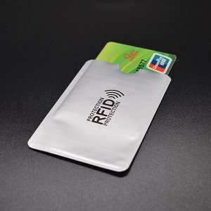 Защитный RFID чехол для кредитных карт.