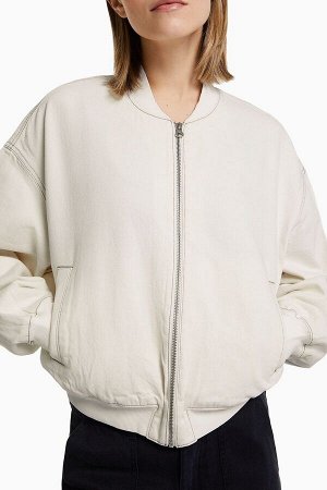 Джинсовая куртка-бомбер с контрастной нитью 03285388