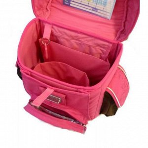 Описание Внутри рюкзака: два кармана формата А4 в виде складок по бокам. Вход в карман, расположенный со стороны спинки, закрыт клапаном-кармашком на молнии с карабином для ключей. На внутренней сторо