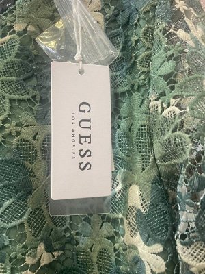 Платье Guess. Из детской коллекции, по факту подходит на взрослую стройную фигуру примерно 40 размера. Не тянется