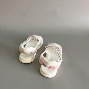 Белые сандалии на липучках