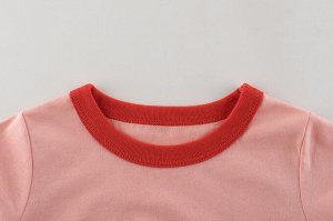 Розовая футболка с вишней