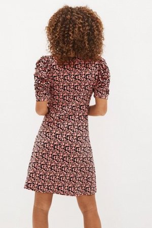 Розовое платье-миди со сборками и V-образным вырезом с геометрическим узором и короткими рукавами
