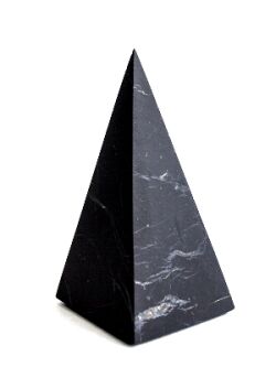 Пирамида Шунгит Высокая матовая 9 см 1,2 кг