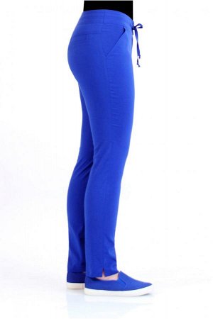 брюки Синий. 45% хлопок 29% полиэстер 20% вискоза 6% эластан.
Талия регулируется шнуром.