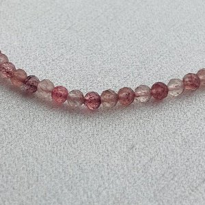 Бусы из Клубничного кварца огранка