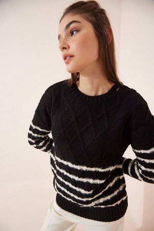 Женский черный трикотажный свитер в полоску с пуговицами на плечах LX00039