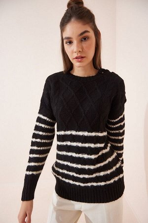 Женский черный трикотажный свитер в полоску с пуговицами на плечах LX00039