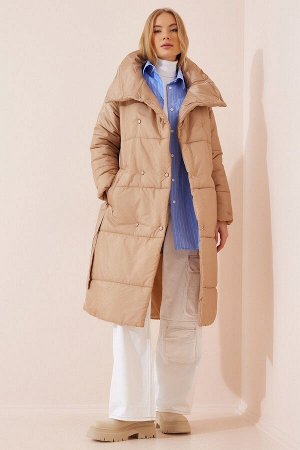 Женское светлое стеганое пальто с воротником-бисквитом QA00001