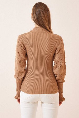 Женский вязаный свитер бисквитного цвета с высоким воротником и воздушными рукавами ZA00061